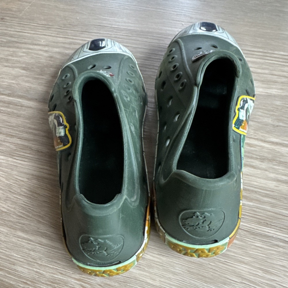Star Wars Crocs Boba Fett Boys Shoes Sz 2 Disney Water Shoes - Picture 4 of 6